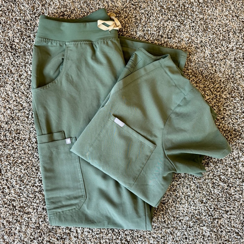 Figs Moss Green Scrub Set